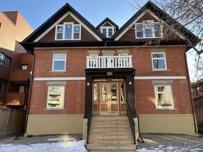 Building Photo - 933-918 18 Ave SW