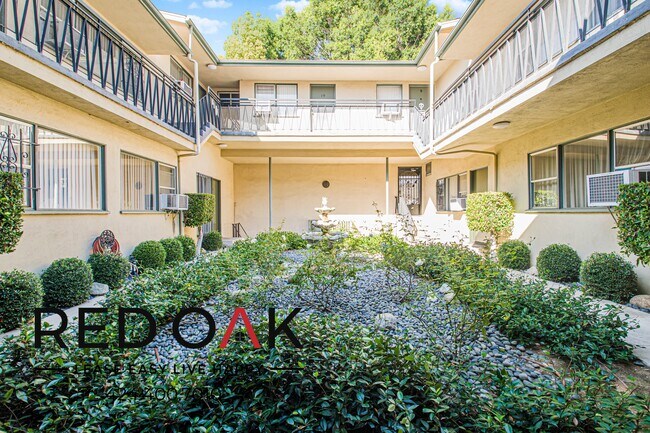 Foto del edificio - 6655 Franklin Ave