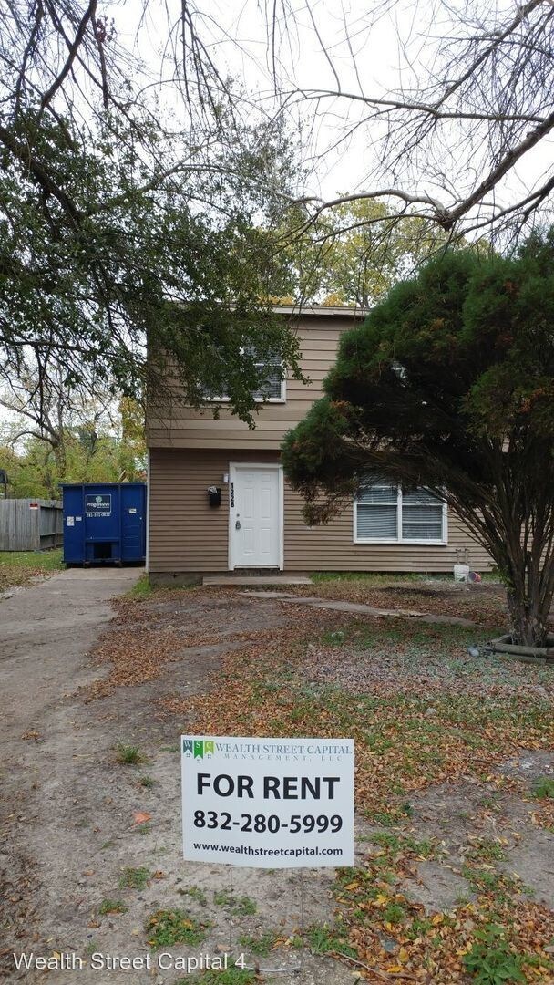 Building Photo - 1228 5th Ave N