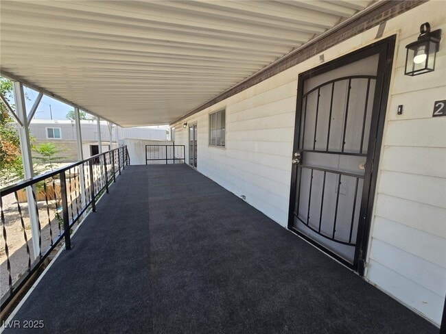 Building Photo - 220 Hopi Ln