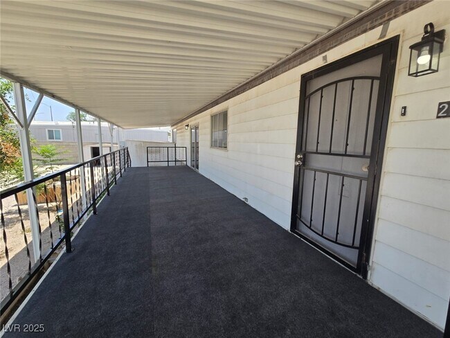 Foto del edificio - 220 Hopi Ln