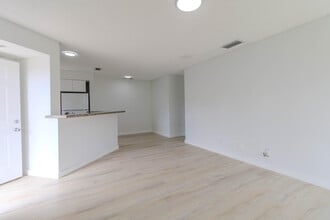 Building Photo - 3350 Pinewalk Dr N
