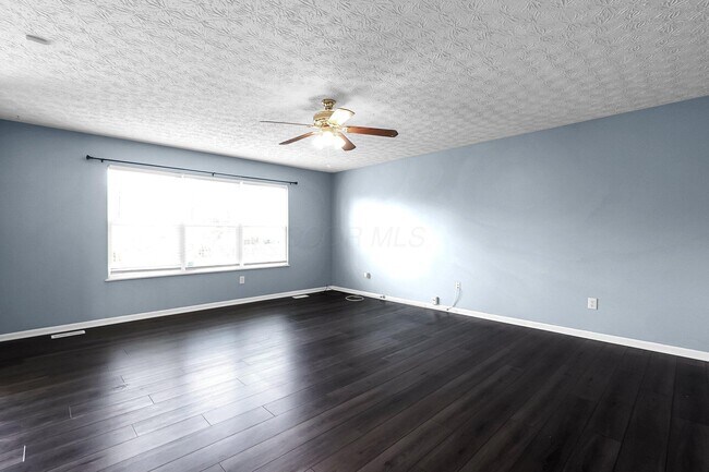 Foto del edificio - 6121 Nasby Dr