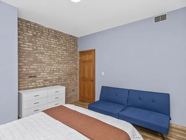 Building Photo - 5252 S Drexel Ave