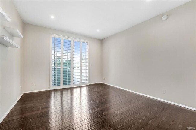 Foto del edificio - 4949 Genesta Ave