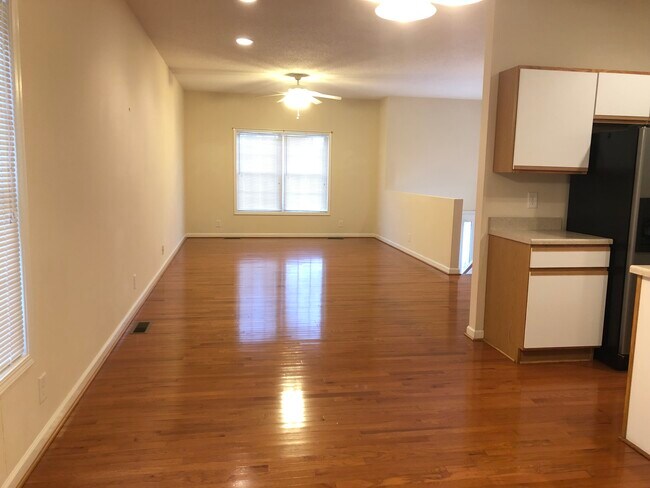 Building Photo - 211 Allison Ln