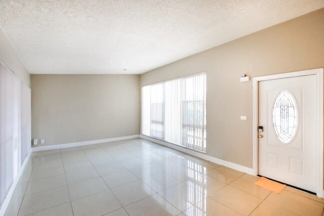 Foto del edificio - 8084 SW 33rd Terrace