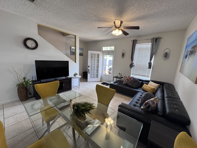 Foto del edificio - 1100 Century Oaks Dr