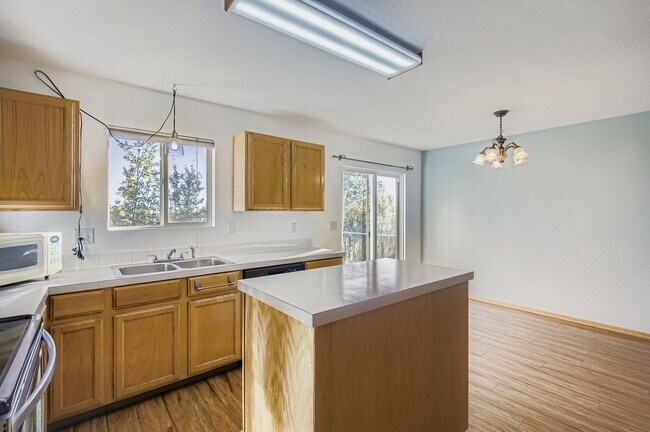 Building Photo - 4154 La Junta Dr