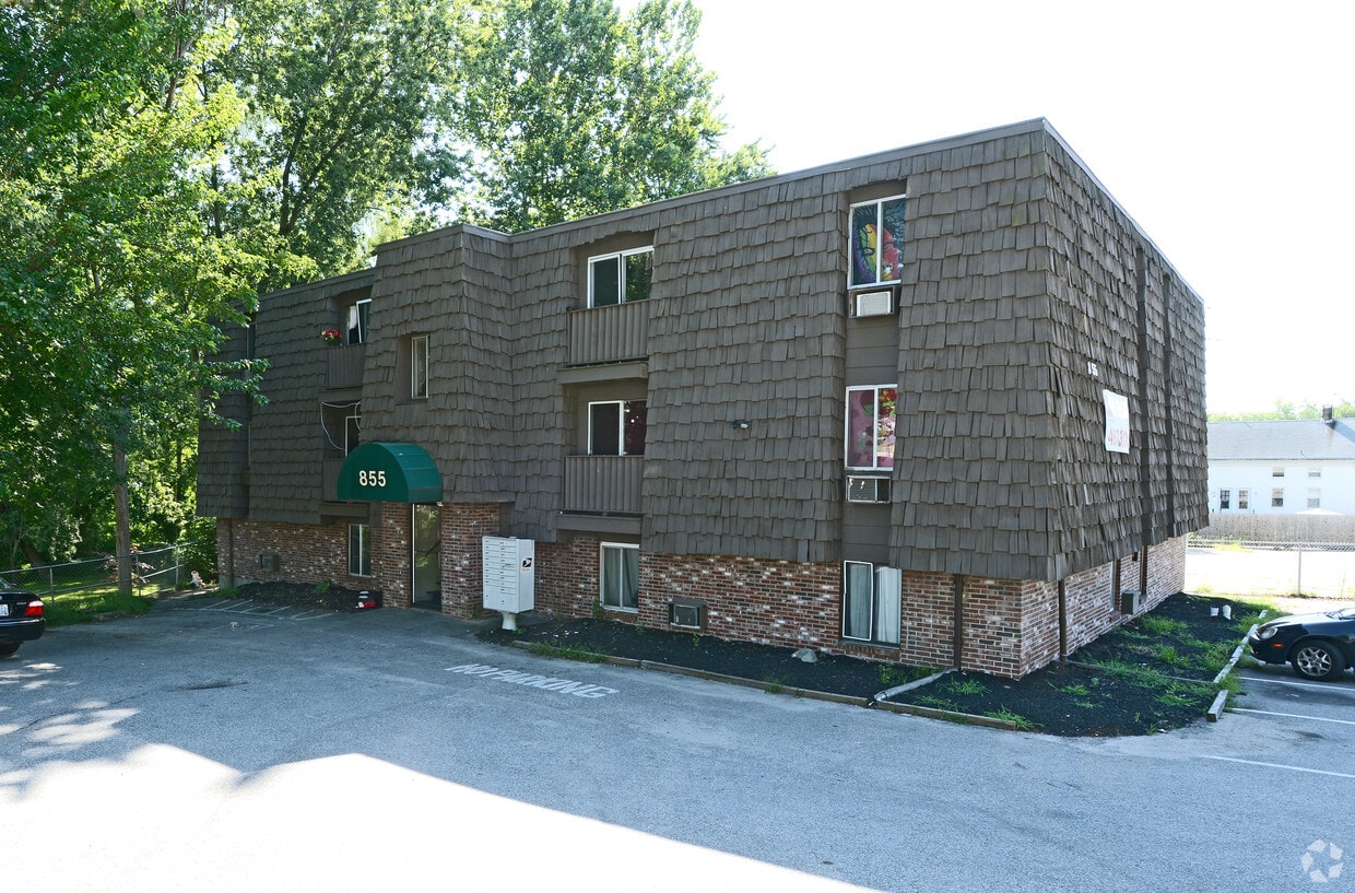 855 Providence St, West Warwick, RI 02893 Apartments West Warwick, RI