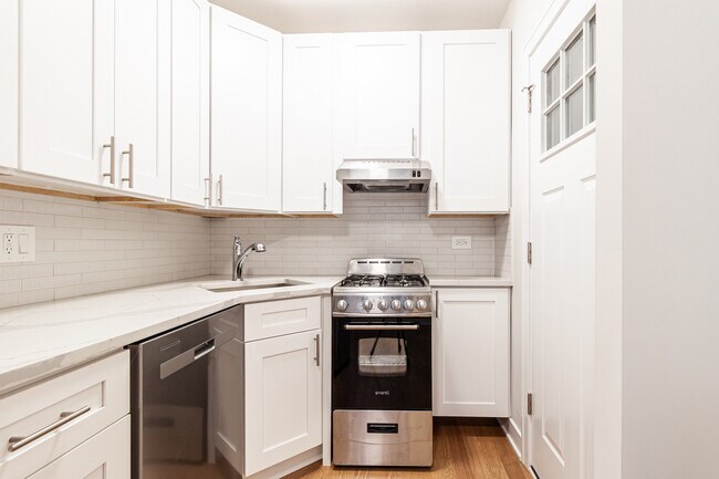 Foto del edificio - 520 W Cornelia Ave