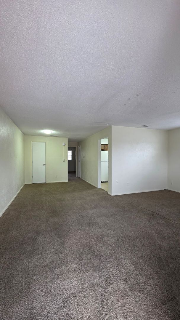 Building Photo - 313 Country Club Oval