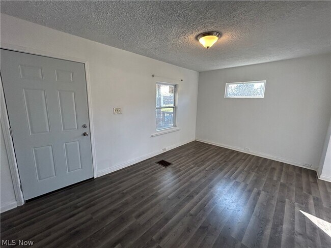 Building Photo - 3820 W 34th St