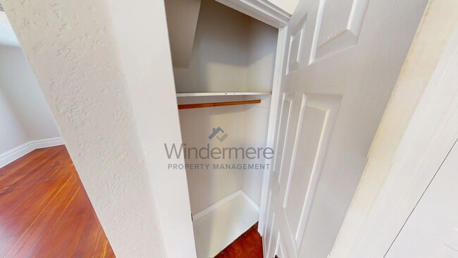Building Photo - Alder601