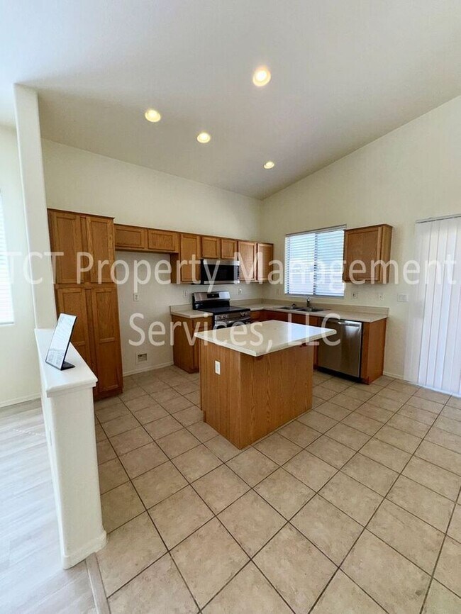 Foto del edificio - Cute 3 Bedroom In Power Ranch!