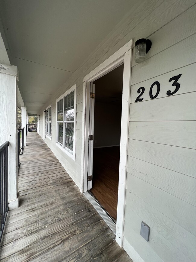 Building Photo - 410 NW 36th St