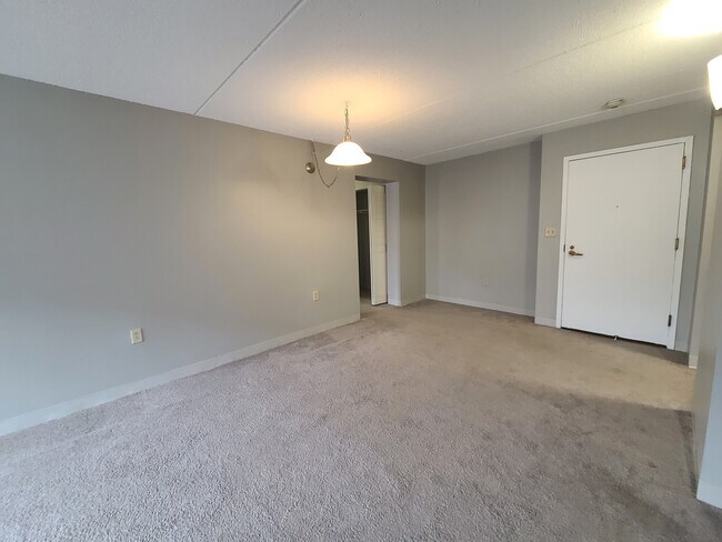 Foto del edificio - 1 S Point Dr