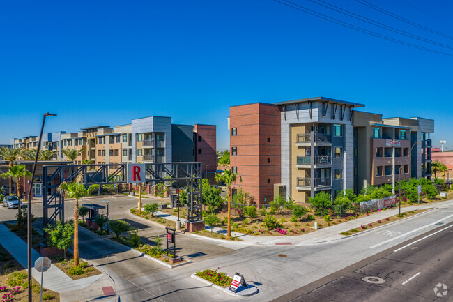 Building Photo - The Retreat at Rio Salado