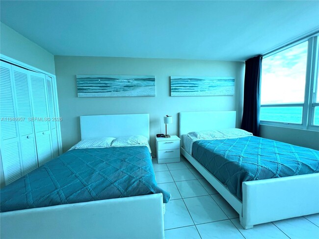 Foto del edificio - 5445 Collins Ave