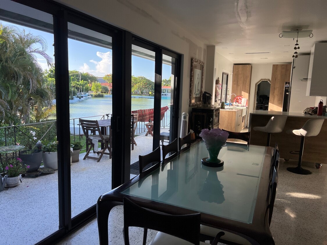 Foto del edificio - 425 NE 103rd St