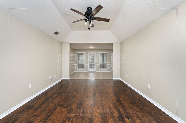 Foto del edificio - Gorgeous 3 Bed 2 Bath Brick Cottage on Corner Lot