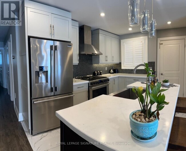 Building Photo - 890 Maple Ave