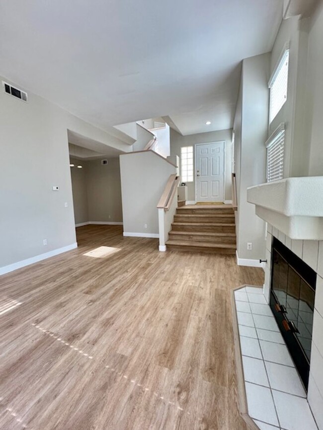 Building Photo - Remodeled spacious 3 bedroom townhome