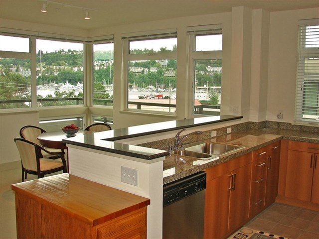 Building Photo - Stylish NW Contemporary 2 Bed, 2 Bath Cond...