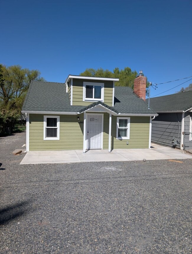 Building Photo - New 4 Bedroom 2.5 Bathroom House