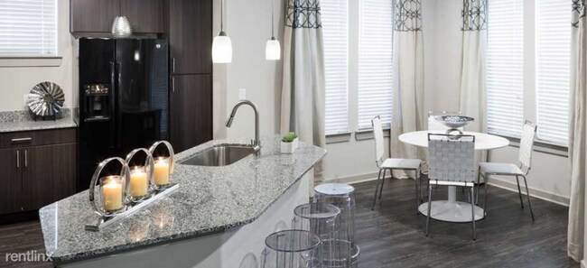 Foto del edificio - 1 br, 1 bath Apartment - 12141 Richmond Ave