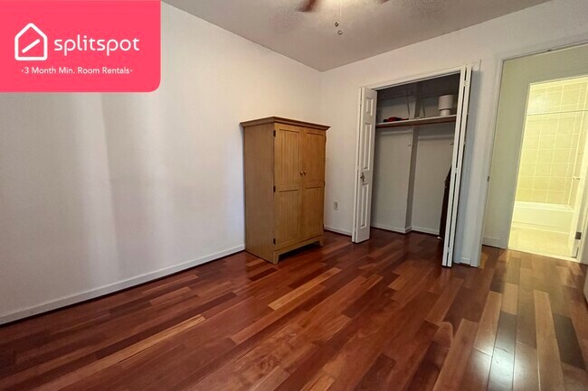Foto del edificio - Private room in 3 bedroom Washington Apart...