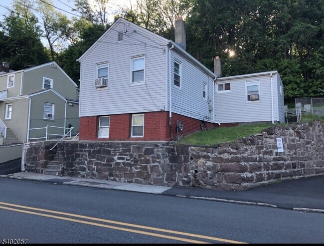 Foto del edificio - 122 N 8th St