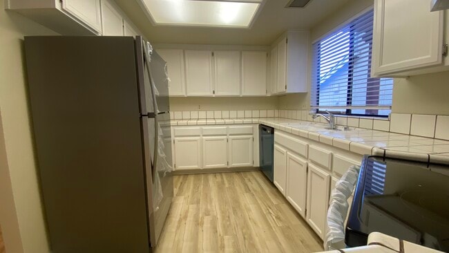 Building Photo - 39076 Applegate Ter