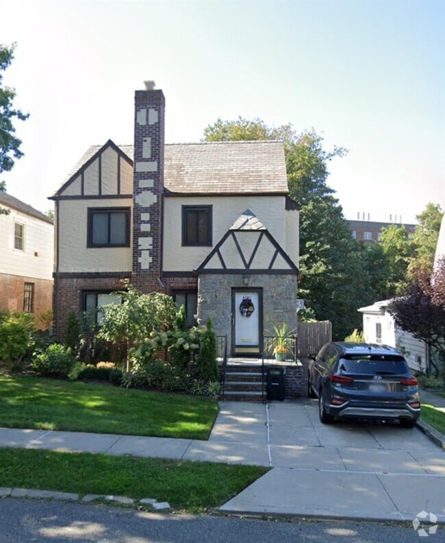 Building Photo - 47-40 Glenwood St