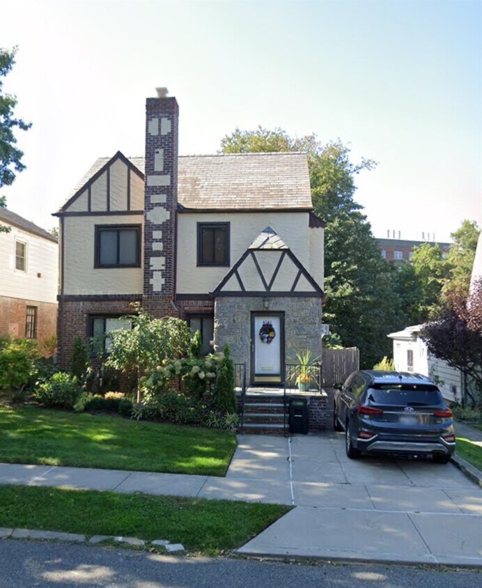 Foto principal - 47-40 Glenwood St