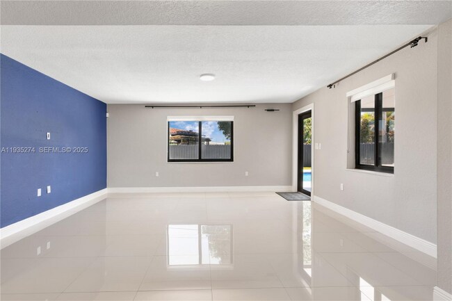 Foto del edificio - 4165 W 5th Ln