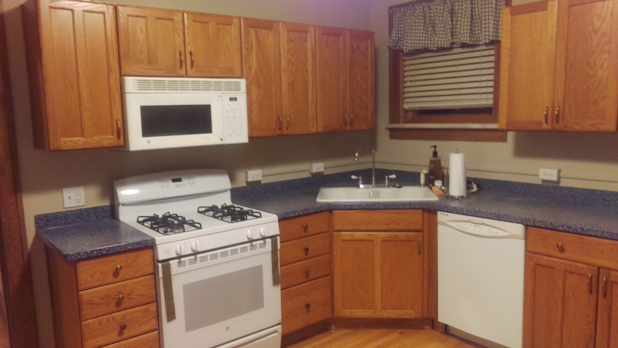 Primary Photo - 7110 Amherst Ave