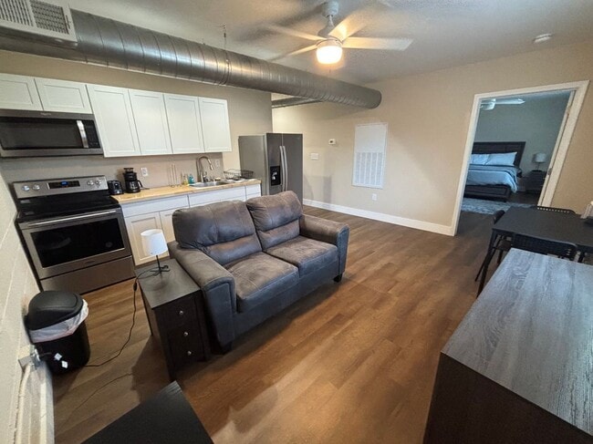 Building Photo - 637 Washington St