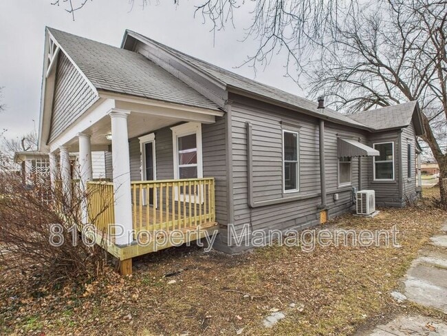 Building Photo - 411 Main St