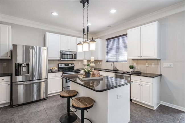 Building Photo - 7200 Bridgeview Dr