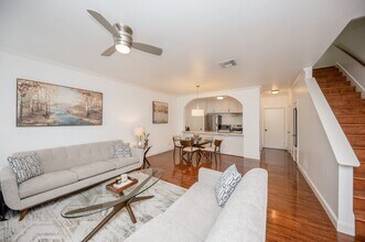 Building Photo - 2842 Holly Hall St