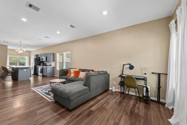 Foto del edificio - 3706 Nathaniel Brown St