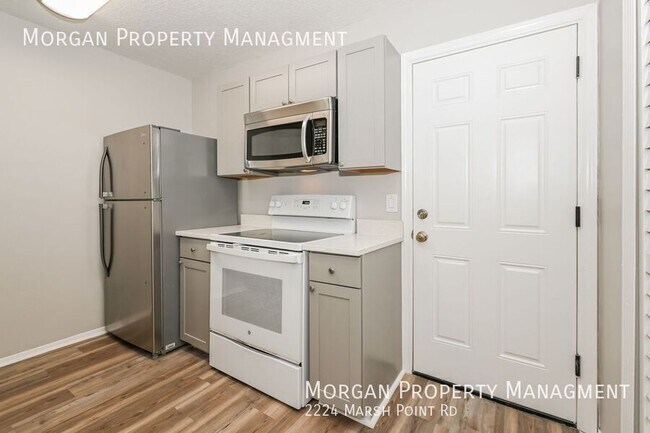 Foto del edificio - 2224 Marsh Point Rd