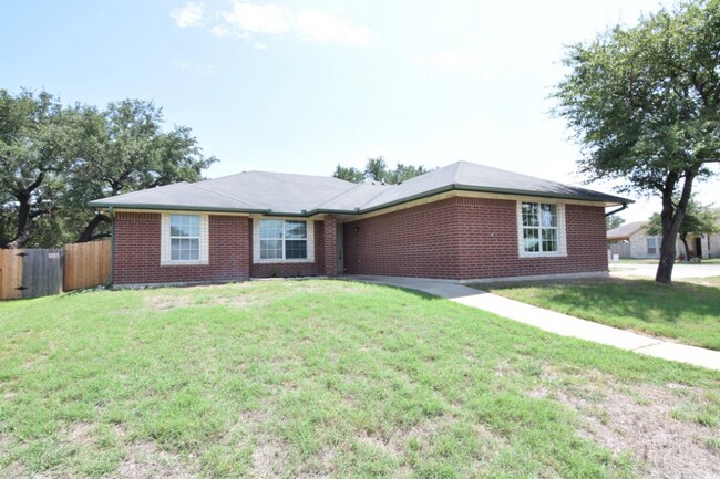 Building Photo - 2 E Maya Ln