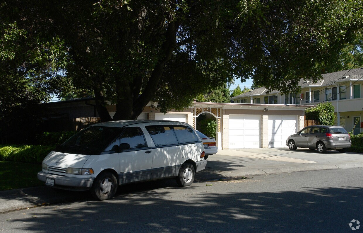 Foto del edificio - 1071 Noel Dr