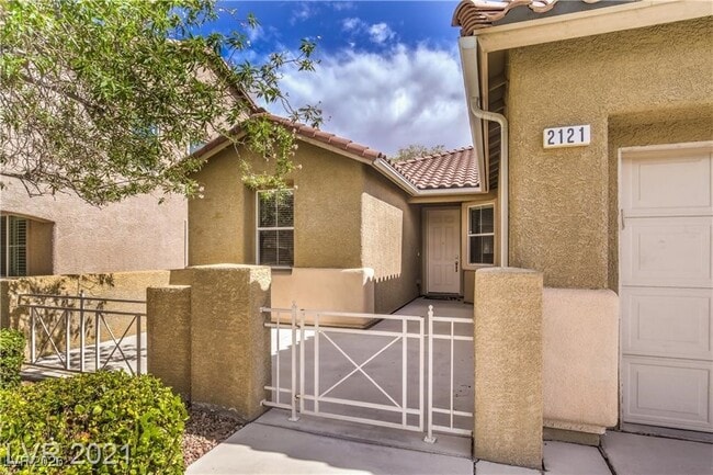 Building Photo - 2121 Silvereye Dr