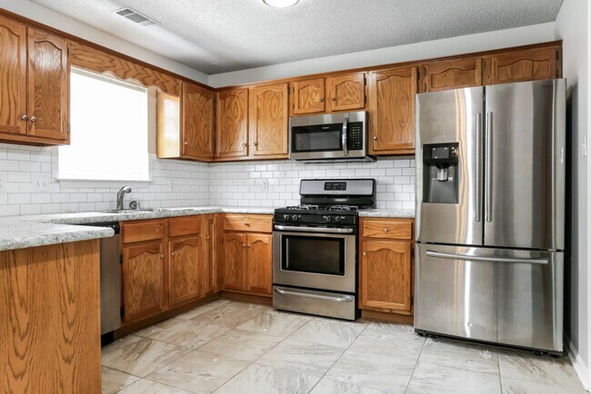 Foto del edificio - 2424 Cedar Ridge Dr