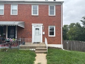 Building Photo - 556 Chalcot Square