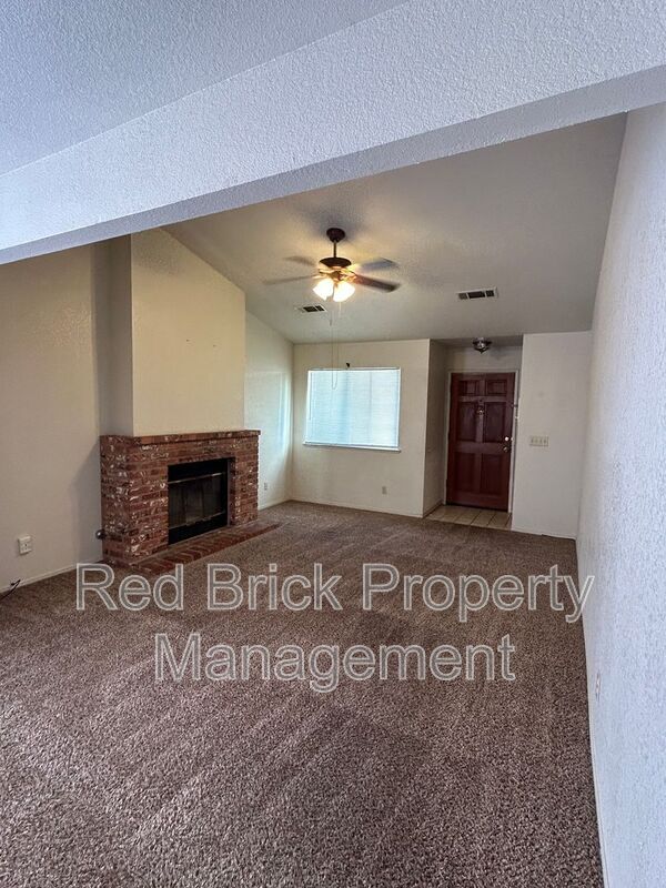 Foto del edificio - 1711 Elayne Dr