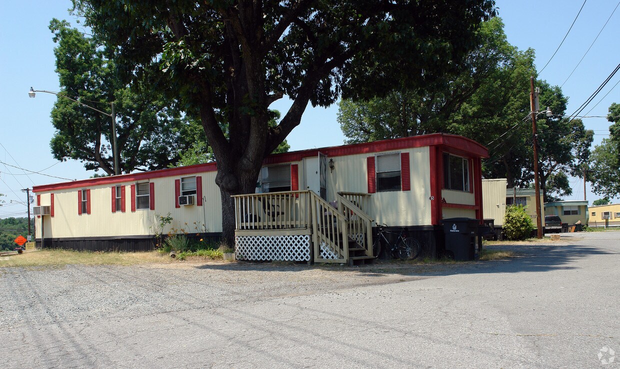 Building Photo - 305-315 Polo Rd